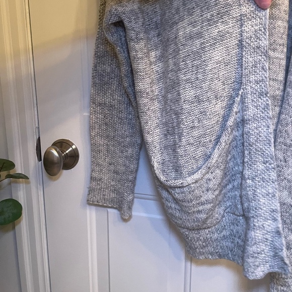 American Eagle - Lightweight Grey Cardigan - Size Medium - Picture 3 of 7